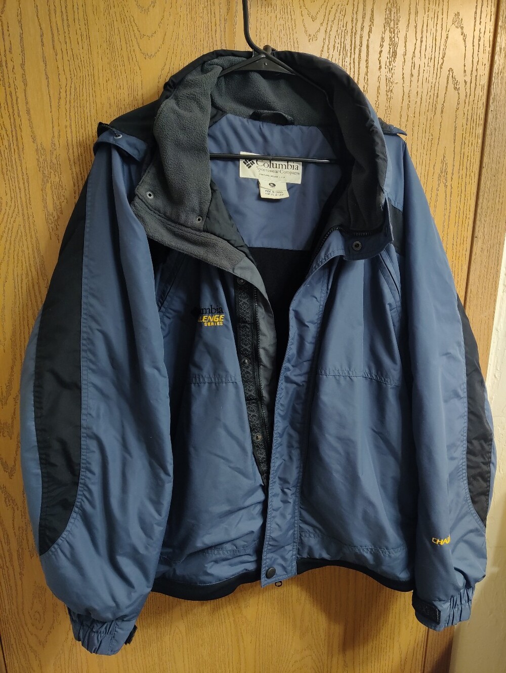 Columbia Men's Two-Tone Blue Raincoat with Black Accents